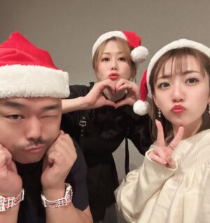 Minami Takahashi Instagram - 友人達とクリスマスパーティーしたり
ディナー食べに行ったり
今年も良きクリスマスでした✨🎄🎁☺️

皆さんはどんなクリスマスでしたか？✨

#クリスマス
#Christmas
#クリスマスパーティー