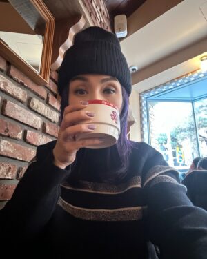 Miriam Yeung Chin-Wah Instagram - Merry Christmas🎄☃️
聖誕旅行第一站
首爾
#吃了一噸從來少吃的甜品
#零下五度喪行街
#行程由小丁安排