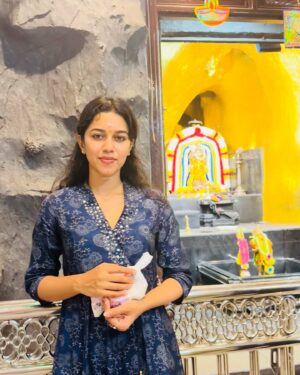 Mirnalini Ravi Instagram - #batucaves ⛰️ 🌧️