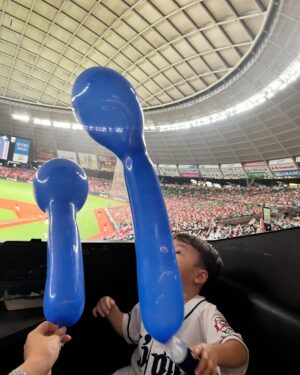 Misa Eto Instagram - ⁡

今シーズンの試合が全て終わりました⚾️
⁡
今年も沢山応援に行きました。
子どもたちも大興奮！！
特に息子は、昨年より野球を少しずつ理解してきたようで、ちゃんと座って試合を“なんとなーく"見てくれるように。
枝豆は必須ですが😂🫛
娘も球場の盛り上がりが分かるようで、成長を感じました。
⁡
今年も1年、たくさんの応援を本当にありがとうございました！
来シーズンも家族で全力応援します❤️‍🔥
⁡