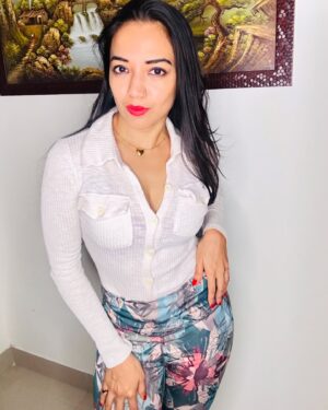 Mishti Basu Instagram - Joy of Dressing is an art 🔥🔥

#realpallavibasu #favouritewhitedress #whitedresscollection2025resolution