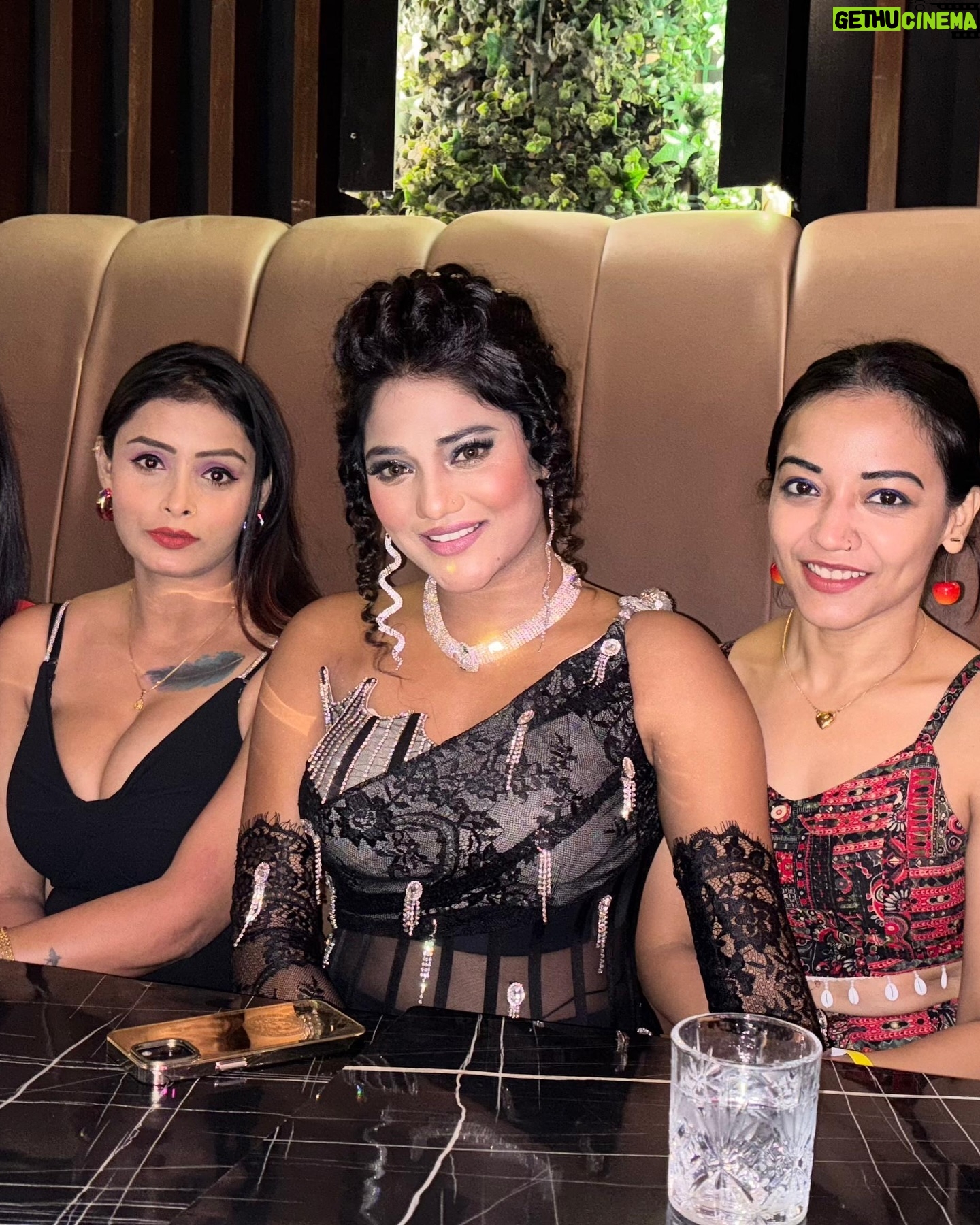 Mishti Basu - 3.7K Likes - With birthday girl @real_ruks_khandagale 🎂🎂
God bless u ♥️
Stay happy 😃
#realpallavibasu #birthdaycelebration