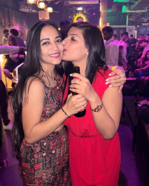 Mishti Basu Instagram - With birthday girl @real_ruks_khandagale 🎂🎂

God bless u ♥️ 
Stay happy 😃 

#realpallavibasu #birthdaycelebration
