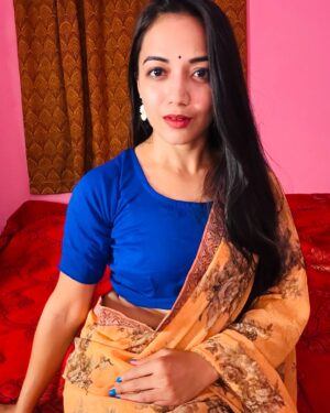 Mishti Basu Instagram - Saree and me 🔥

#realpallavibasu #sareelove #sareelover