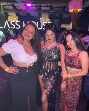 Mishti Basu Instagram - With birthday girl @real_ruks_khandagale 🎂🎂

God bless u ♥️ 
Stay happy 😃 

#realpallavibasu #birthdaycelebration