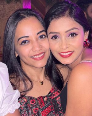 Mishti Basu Instagram - With birthday girl @real_ruks_khandagale 🎂🎂

God bless u ♥️ 
Stay happy 😃 

#realpallavibasu #birthdaycelebration