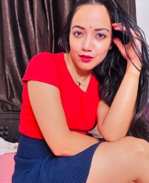 Mishti Basu Instagram - Is it really mandatory to wear ethnic if 
U put bindi ? 🤪for me no😍😍

#realpallavibasu #actress #actor
