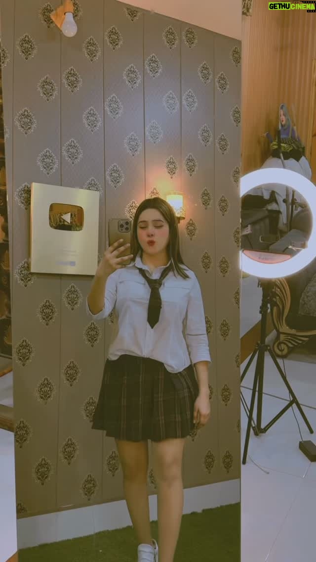 Miss Wow - 4.3K Likes - Cute one 😃 #reels