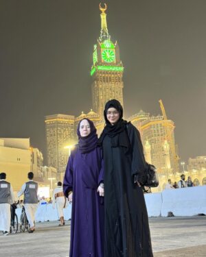 Miss Wow Instagram - Tere karam ki kya bat moula 
Ta umar kar dy mera ana muqadar 🥹🤲🏼 Alhamduillah we have completed our second umrah we did dua  for all of you . May Allah almighty accept it and grand all of you the opportunity to perform umrah and visit the beloved prophet s.a.w Ameen 

once Allah has decided it is your time to visit his home there ll always be a way and Alhamduillah everything fell into place . 
@boss001117