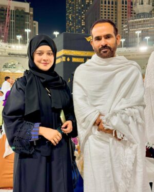 Miss Wow Instagram - Tere karam ki kya bat moula 
Ta umar kar dy mera ana muqadar 🥹🤲🏼 Alhamduillah we have completed our second umrah we did dua  for all of you . May Allah almighty accept it and grand all of you the opportunity to perform umrah and visit the beloved prophet s.a.w Ameen 

once Allah has decided it is your time to visit his home there ll always be a way and Alhamduillah everything fell into place . 
@boss001117