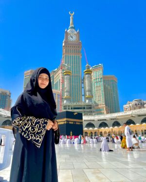 Miss Wow Instagram - Alhamduillah blessed life ❤️ it was my first umrah 🕋 Dream come true to be doing umrah with my family 👨‍👩‍👧‍👧 The most beautiful place for my soul #makkah 🕋 
#umrah #makkahmadinah #blessedlife 

@hadeeqahpk 
@boss001117