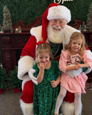 Missy Franklin Instagram - Family, Santa, and Besties🩷💚❤️🎅🏼

So thankful to our little girl and all her sweet friends for making this magical time of year infinitely more magical. 

Taking in every moment of this last Christmas with just the three of us🫶🏻🎄 I know it will only continue to get better from here, which is hard to imagine it getting ANY better, but I know it will with the addition of our second little girl I and am so, so grateful and excited.