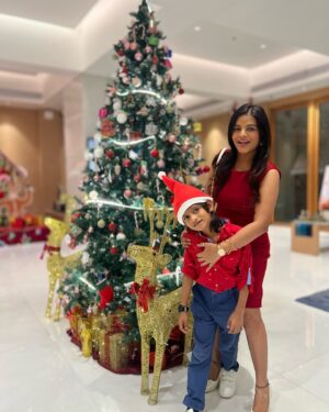 Mitali Nag Instagram - 🎄✨ Kicking Off the Holiday Cheer! ✨🎄

What a magical evening filled with festive vibes! From the grand Christmas tree lighting to the cutest gingerbread house, and of course, Santa stealing the show 🎅🏼🎁 – this night was a perfect start to the holiday season. 

The best part? Experiencing all this joy through my little one’s eyes – pure wonder and excitement! ❤️ 
Ty @radissongoregaon @musaafer.india for the lovely evening!!! 

Swipe through for a dose of Christmas magic and don’t miss the last pic to see little Santa’s “I am hungry” face 😂😂

#mitaalinag #motherson #chocolateeyedboy #christmastreelighting #xmasritual #HolidaySeason #ChristmasVibes #MomAndSonMoments #FestiveFeels #MakingMemories