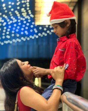 Mitali Nag Instagram - 🎄✨ Kicking Off the Holiday Cheer! ✨🎄

What a magical evening filled with festive vibes! From the grand Christmas tree lighting to the cutest gingerbread house, and of course, Santa stealing the show 🎅🏼🎁 – this night was a perfect start to the holiday season. 

The best part? Experiencing all this joy through my little one’s eyes – pure wonder and excitement! ❤️ 
Ty @radissongoregaon @musaafer.india for the lovely evening!!! 

Swipe through for a dose of Christmas magic and don’t miss the last pic to see little Santa’s “I am hungry” face 😂😂

#mitaalinag #motherson #chocolateeyedboy #christmastreelighting #xmasritual #HolidaySeason #ChristmasVibes #MomAndSonMoments #FestiveFeels #MakingMemories