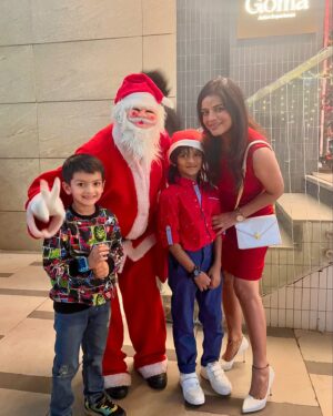Mitali Nag Instagram - 🎄✨ Kicking Off the Holiday Cheer! ✨🎄

What a magical evening filled with festive vibes! From the grand Christmas tree lighting to the cutest gingerbread house, and of course, Santa stealing the show 🎅🏼🎁 – this night was a perfect start to the holiday season. 

The best part? Experiencing all this joy through my little one’s eyes – pure wonder and excitement! ❤️ 
Ty @radissongoregaon @musaafer.india for the lovely evening!!! 

Swipe through for a dose of Christmas magic and don’t miss the last pic to see little Santa’s “I am hungry” face 😂😂

#mitaalinag #motherson #chocolateeyedboy #christmastreelighting #xmasritual #HolidaySeason #ChristmasVibes #MomAndSonMoments #FestiveFeels #MakingMemories