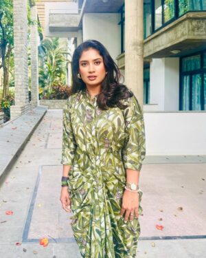 Mithali Raj Instagram - Leaf’ing the year 2024 with all the good vibes🫰🏻

Outfit- @houseoffett 
Styling- @ashimash

#styling #ootd #fashion #cricket #wardrobe