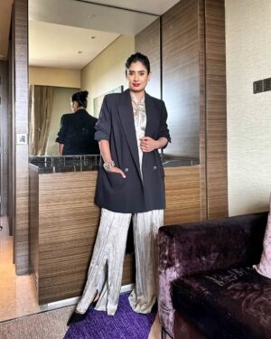 Mithali Raj Instagram - Who says you can't look fierce and fabulous at the same time? 😁

Outfit and Shoes - @zara
Styled and Managed by - @ashimash 

#outfits #ooty #style #fashion