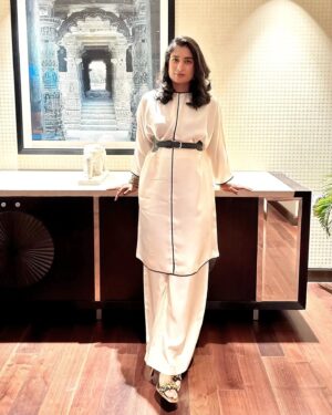 Mithali Raj Instagram - A dose of the summer sun to top this lovely breezy outfit from @raw_mango

Styling - @ashimash 
Shoes - @zara
Accessories - @thelabellife @tribebyamrapali 

#fashion #style #outfits #summer #summeroutfit