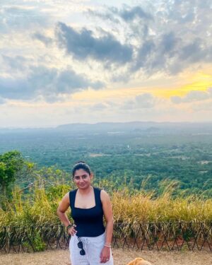 Mithali Raj Instagram - Chasing sunsets and capturing memories in Sri Lanka 🌅✨

#Travel #TravelDiaries #SriLanka #Nature #Photography