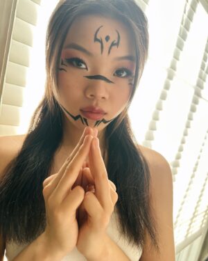 Miya Cech Instagram - traveling back to van after a quick trip home but still fit in a lil halloween 🎃 #sukuna #jujutsukaisen