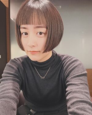 Mizuki Yamamoto Instagram - ⋆⸜☾⸝‍⋆

落ち着いたタイミングなので、少し切った★

この後 伸ばすか悩む〜( ´~`)

お気に入りのネックレス♡

#GucciJewelry #GucciHorsebit