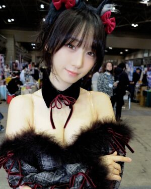 Moe Iori Instagram - コミックマーケットお疲れ様でしたー！
いつも来てくれる人も久しぶりの人も初めましての人も沢山来てくれて嬉しかったです🥳✨
スタッフさんも含め皆さんお疲れ様でした！

こうして年の瀬に皆さんとご挨拶してコミケを終われるの毎年楽しいなぁ！！🥹
良いお年を！！
#c105