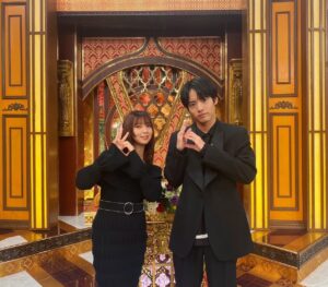 Moka Kamishiraishi Instagram - 大晦日、いかがお過ごしでしょうか？
今年もたくさんありがとうございました！

年末年始に出演させていただく番組をまとめました。これぞお正月！な番組に出させていただきうれしかったです。
わたしも家族と観てがははと笑います📺

【2024年】
・12/31（火）NTV 「新春おもしろ荘 2025」
　 23:45～ 

【2025年】
・1/1（水）EX「芸能人格付チェック2025SP」 
　17:00～21:00

・1/2（木）NTV「突破ファイル」
　18:00～21:00（3HSP）

・1/6（月）CX「何か”オモシロいコト”ないの？」
　23:00～23:40

・1/8 （水） NTV「世界頂グルメ」
　　21 :00~23 :00

・1/10（金）
　　NTV「沸騰ワード10」
　　19:56〜20:54 

写真は赤楚氏との格付けチェックでの1枚✔︎
(366ポーズのつもり)

いろいろなことがありますが、みなさんが心と身体をいたわって過ごすことができますように。
それではよいお年を🌅