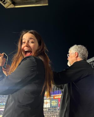 Molly Gordon Instagram - go blue vote blue blue man group💙 ⚾️