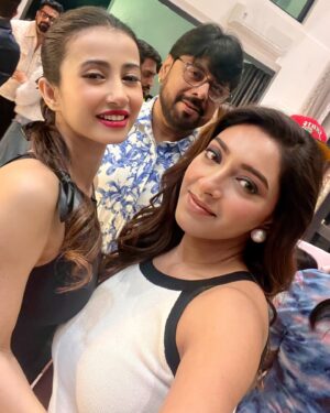 Monami Ghosh Instagram - The celebration should go on n on…may god bless you always @imdevadhikari …
And congratulations on your incredible success of Khadaan 🫶