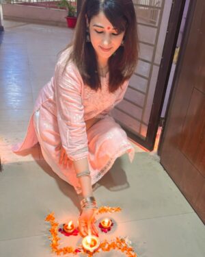 Monica Malik Instagram - 🪔✨ This Diwali was Special ✨🪔

Post 1: Made Swastik at the entrance because it’s is a symbol of good fortune, well-being, and prosperity 🙏

Post 2: Since childhood, Lighting Diyas has been my Favourite thing to do on Diwali 🪔

Post 3: Thanks to Diwali parties, I got a chance to wear my Ethnic Outfits 🎉🎶

Post 4: Received so many Gifts from Friends and Family 🎁

Post 5: Gifted my self this Beautiful Car 🚙

Post 6: Participated in Mahurat Trading which is a ritual for many of us 📊💰

Post 7: Lastly watched the much awaited Singham with family🎥🍿