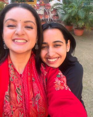 Mrinal Navell Instagram - A proud DAVian 🦚
.
.
.
.
.
.

#love #friends #instagood #photography #photooftheday #schooldays #fyp #dav #chandigarh #nostalgia #memories 
(Love, friends, insta,school days,fyp, dav, memories, nostalgia)