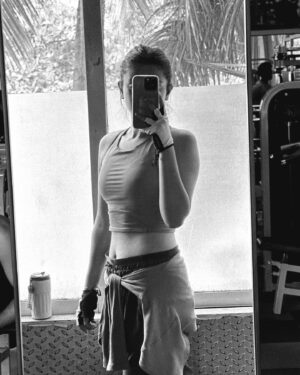 Mrinal Navell Instagram - Hitting the bluessssss! 🐬
#gym
.
.
.
.
.

.
.
.
.
#workout #love #insta #mrinalnavell #fitnessmotivation 
(Insta, gym, workout, motivation, trending)