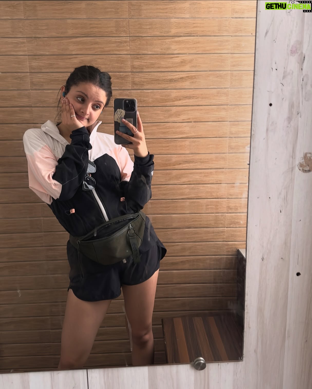 Mrinal Navell - 31.8K Likes - Mai aur mere gym ka aaina,
Ek chhota sa afsaana ye bhi hai. 🤍
.
.
.
.
#workout #love #insta #mrinalnavell #fitnessmotivation #gym
(Insta, gym, workout, motivation, trending)