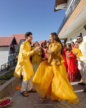 Mrunal Panchal Instagram - Haldi ke rang , khushi ke sang 💛 
.
.
.
#milgayavohi 
📸 : @magicmotionmedia