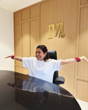 Mrunal Panchal Instagram - Can’t even believe 😭 @mruchabeauty office 🧿 our mehnat and sabr ka fal ❤️

@mruchabeauty is launching tomorrow at 11am 🥹✨
11/11 🧿