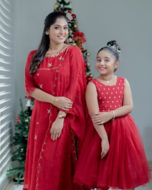 Muktha Instagram - May this year bring success, growth, and opportunities to achieve all your goals. Wishing you a prosperous year ahead☺️🥳 Happy New Year 🥳 

Thank you 

Attire @trose_by_isabella 
Styling @vrinda_sk_ 
MUA 💄 @brandy_makeup_artist 
Photography @clapboardmediahouse 
Jewels @adorebypriyanka