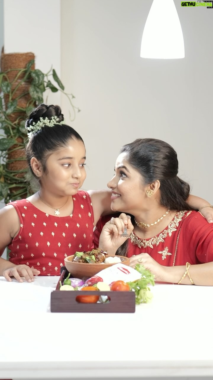 Muktha - 72.4K Likes - നല്ല അടിപൊളി നാടൻ വറുത്തരച്ച ചിക്കൻകറി ആയാലോ...
Coconut Roasted Chickencurry using Nirapara Chicken Masala
#nirapara # niraparachickenmasala # chickencurry #festival recipes #nadandishes #kiararinkutomy #muktha