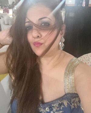 Munisha Khatwani Instagram - Your trauma is your not fault .. but your healing is your responsibility ❤️‍🩹.. all about last night 🩷 weekend vibes .. all natural selfies