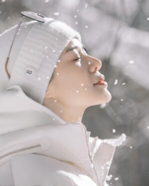 Myolie Wu Instagram - 這裡很冷，但是真的太美了！！ ❄️☃️🌨️🥹
#南方小土豆 
@bogner.official 
#bogner 
@clubmed 
#clubmedbeidahu