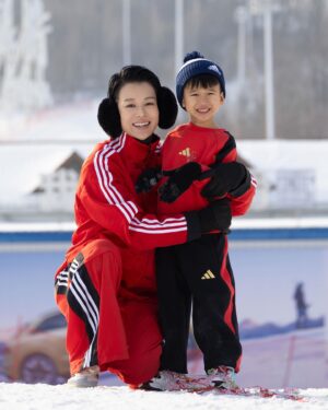 Myolie Wu Instagram - Hope everyone is having a great Christmas holiday!!! 
@hakkaphil ♥️⛄️🎄❄️☃️🎿🏔️
#adidas 
@clubmed 
#clubmedbeidahu