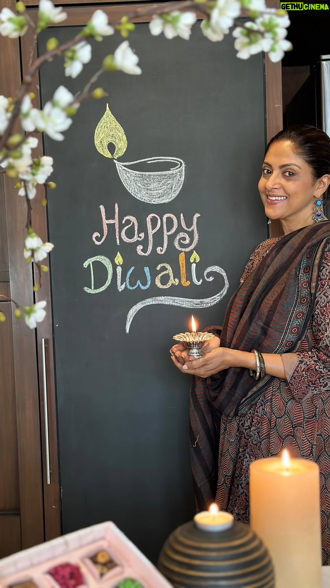 Nadhiya - 52.1K Likes - Let’s celebrate the Light together❤️Happy Diwali🥰🪔
# Diwali #festival #festivaloflights #family #love #together #sweets