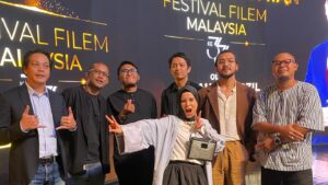 Nadiya Nisaa Instagram - Alhamdulillah diberi keizinan bercerita buat anda semua ✨ tahniah buat seluruh keluarga besar Imaginur atas 15 pencalonan di FFM-33. Ini di luar jangkaan. Ini adalah memori indah buat kita semua. 

One of my favorite film, Rain Town also nominated 🩷 big hugs to the team. Kak Mona is a female director that I really look up to in the industry. Through her film & the characters she has created & the opportunity to played one, I’ve learn a lot about life. 

Festival Filem Malaysia 33
7 Disember 2024
9.30mlm | RTM 2