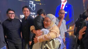 Nadiya Nisaa Instagram - Alhamdulillah diberi keizinan bercerita buat anda semua ✨ tahniah buat seluruh keluarga besar Imaginur atas 15 pencalonan di FFM-33. Ini di luar jangkaan. Ini adalah memori indah buat kita semua. 

One of my favorite film, Rain Town also nominated 🩷 big hugs to the team. Kak Mona is a female director that I really look up to in the industry. Through her film & the characters she has created & the opportunity to played one, I’ve learn a lot about life. 

Festival Filem Malaysia 33
7 Disember 2024
9.30mlm | RTM 2
