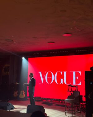 Nadya Dorofeeva Instagram - Днями була запрошена на благодійний вечір  @vogue_ukraine, на якому збирали кошти для фонду @veteranka_, що забезпечує жінок-військовослужбовиць на фронті та допомагає поверненню ветеранок до цивільного життя.

А після – поїхала на великий благодійний стрим @yanovychzhenya “It’s culture code” , на якому він зібрав якусь неймовірну кількість українських музикантів і понад 2,2 мільйона грн на Пульстрони, збір триває! 

І так кожна подія в Україні,чи це концерт, чи світський або розважальний захід – в першу чергу про допомогу . 
На жаль, ми не можемо зупинити ракети, але можемо допомагати тим, хто цього потребує. І цінувати життя.
