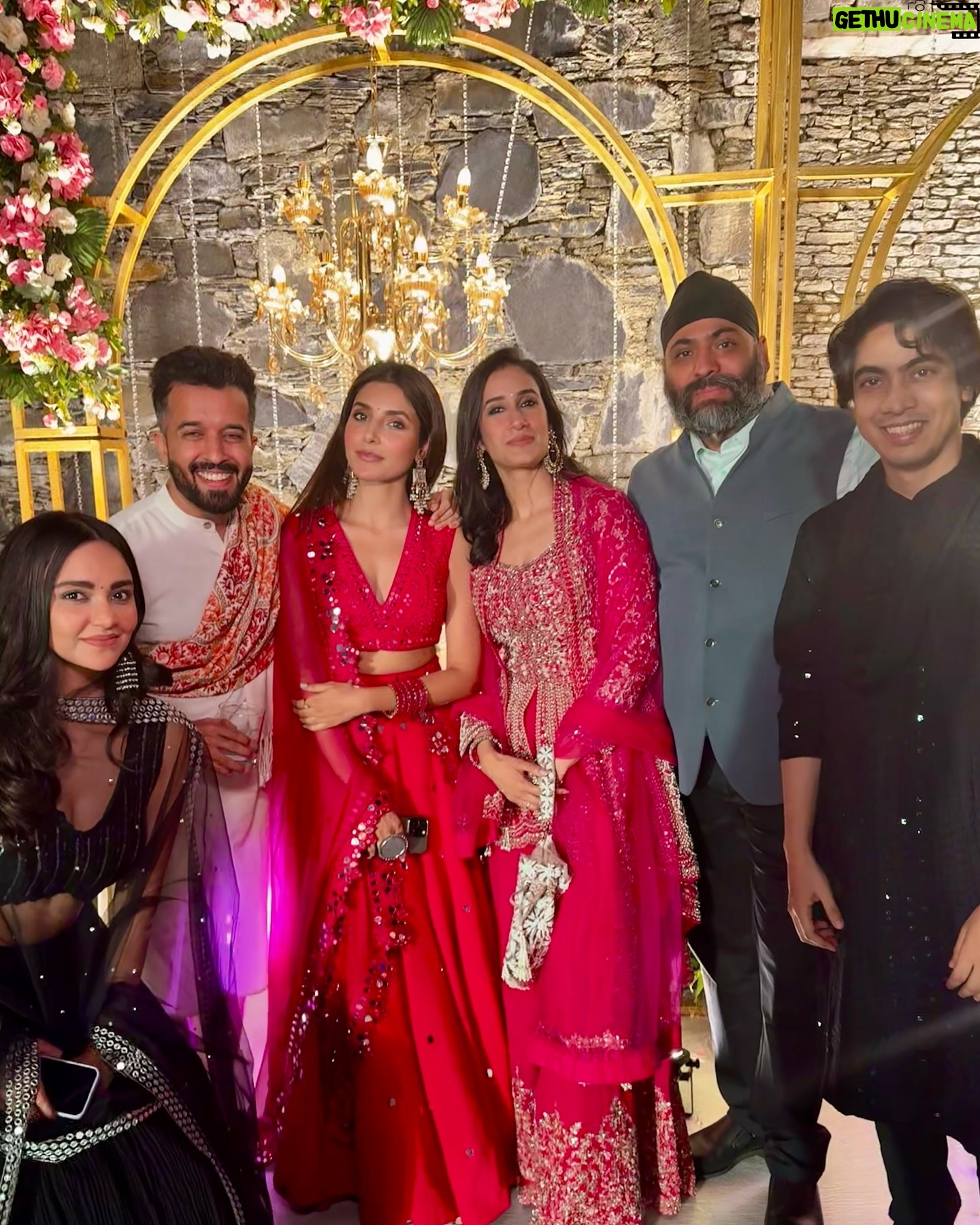 Namita Dubey - 37.4K Likes - Scenes from a wedding 🫶
Wearing @shivaliahmedabad
PR @sonyashaikh
Bag @eena.official @tlmconsultancy
Portraits: @devasyahstudios