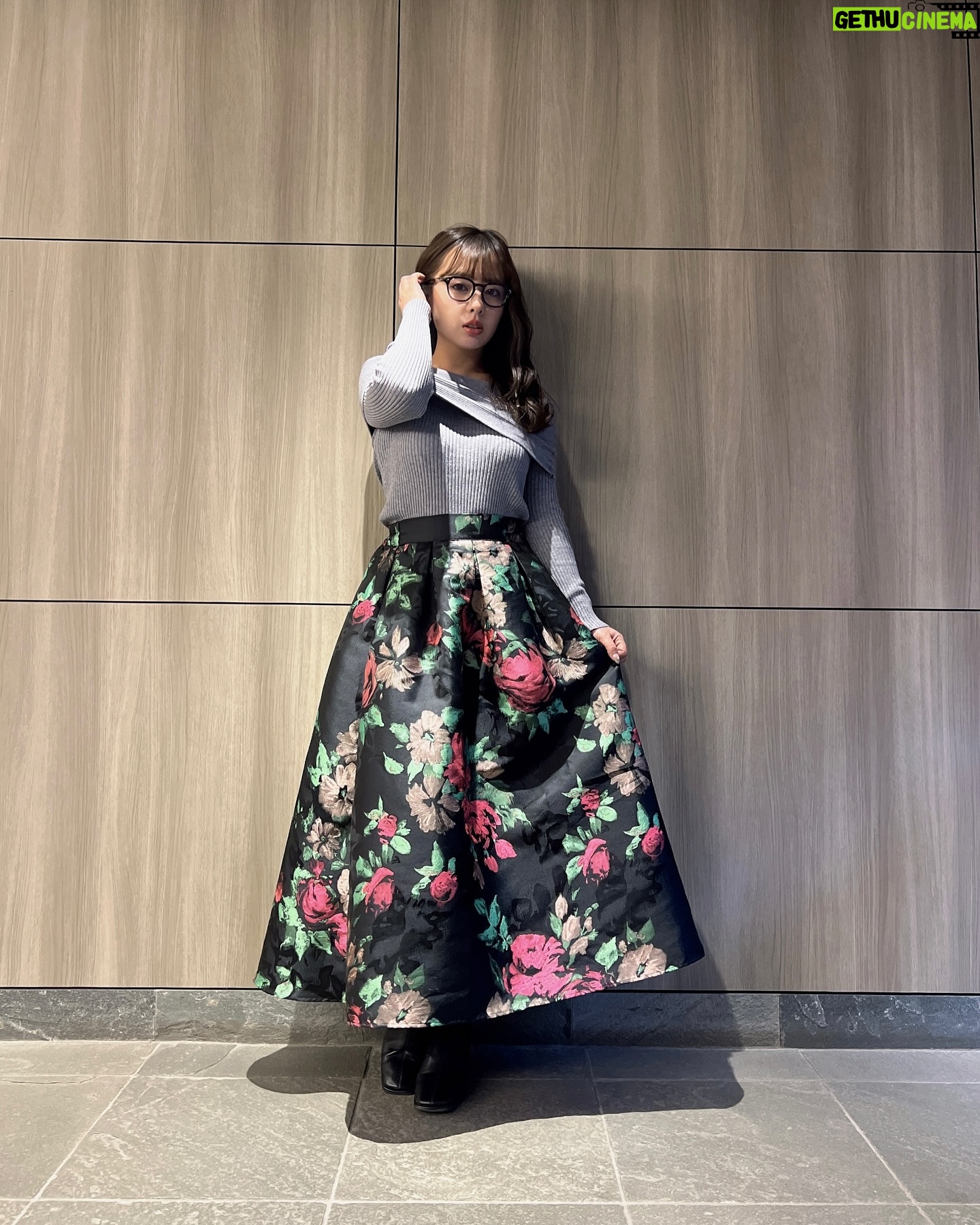 Nana Yamada - 7.3K Likes - クリスマスイブまであと10日...🥹🎀
25日って終わっちゃうのが寂しいけど
24日って明日もクリスマスで好き☺️♡
わかる🥹?笑