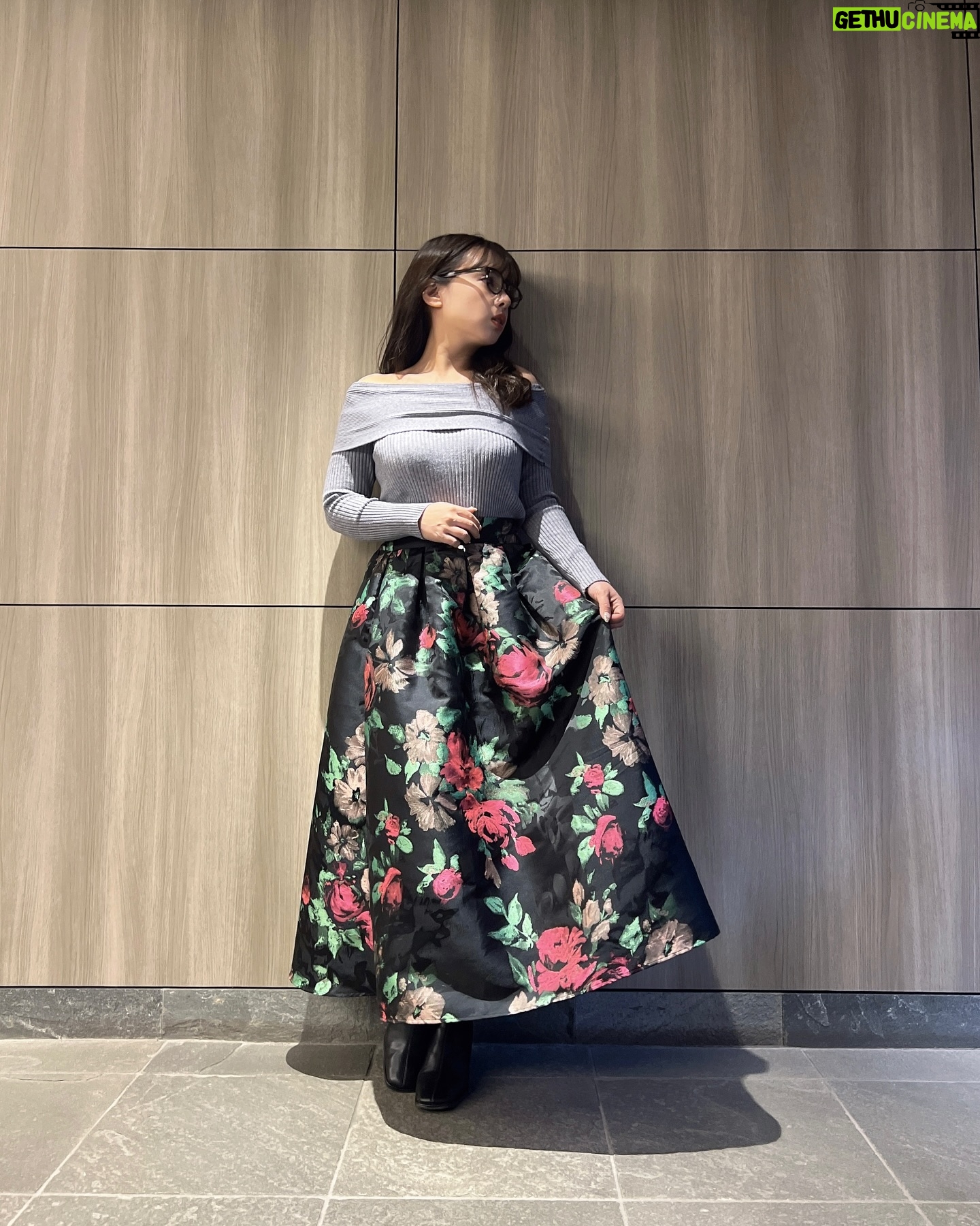 Nana Yamada - 7.3K Likes - クリスマスイブまであと10日...🥹🎀
25日って終わっちゃうのが寂しいけど
24日って明日もクリスマスで好き☺️♡
わかる🥹?笑