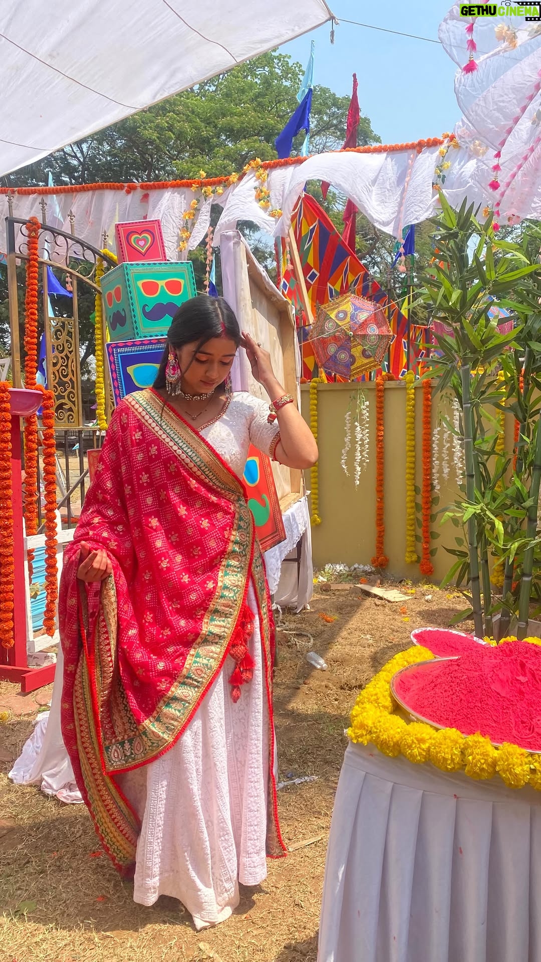 Nancy Roy - 108.6K Likes - Happy holi♥️……
@aparnaghoshalofficial @madhusree_sharma_official @reshmaa_is_maya ♥️…..