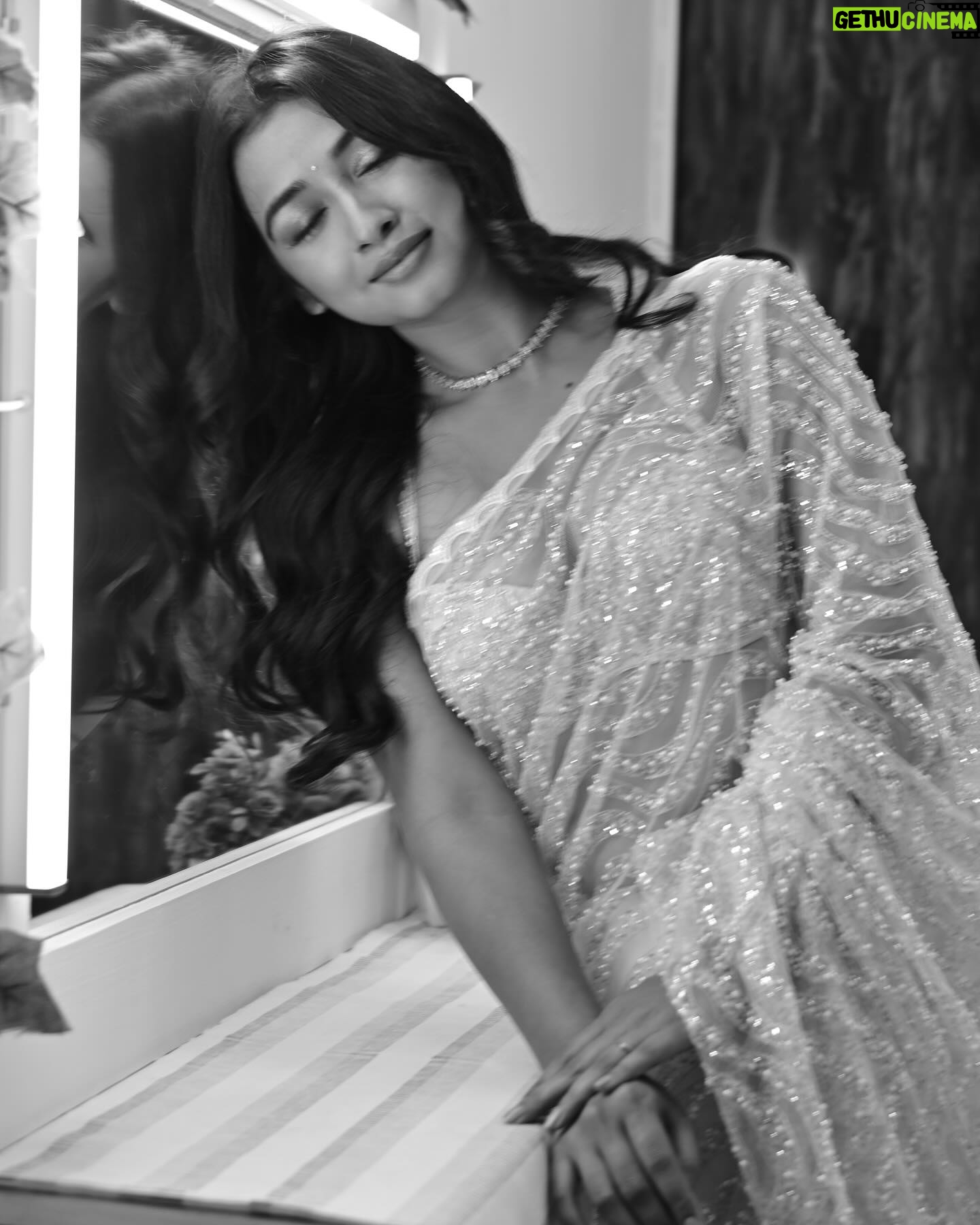 Nancy Roy - 20.3K Likes - ♥️…..
Styled by - @rricha_tiwari
Makeup by - @bhuneshwarpandit01 ♥️
Hair by - @zarinaashaik
📸 by - @filmedbyyaarkaushal
Thnq so much everyone for the entire look♥️