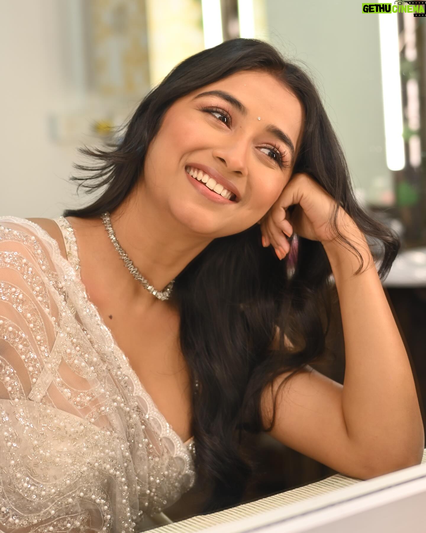 Nancy Roy - 20.3K Likes - ♥️…..
Styled by - @rricha_tiwari
Makeup by - @bhuneshwarpandit01 ♥️
Hair by - @zarinaashaik
📸 by - @filmedbyyaarkaushal
Thnq so much everyone for the entire look♥️